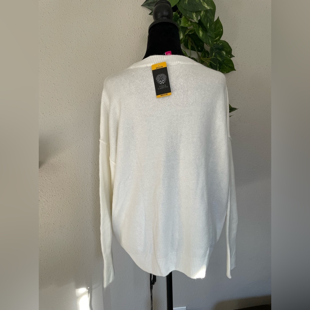 Vince Camuto Cream elegante Sweater with Gold Cheer Design size M - Picture 7 of 9